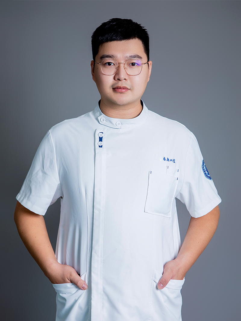杨禹泽 · 医生、硕士杨禹泽医生、硕士 口腔综合医疗中心 擅长技术： 擅